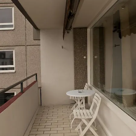 - Zentral Mit Parkplatz - Balkon Apartamento