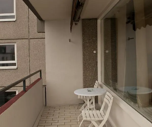 - Zentral Mit Parkplatz - Balkon Apartment